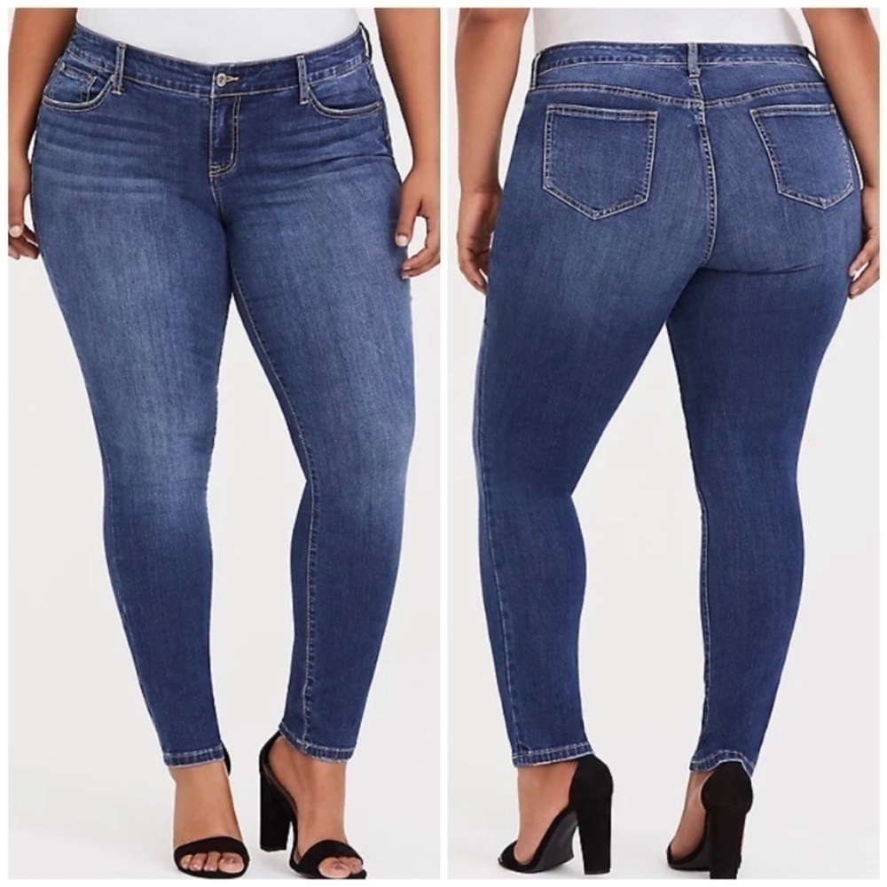 Torrid Mid Rise Skinny Vintage Stretch Jeans. Size 16 Short.